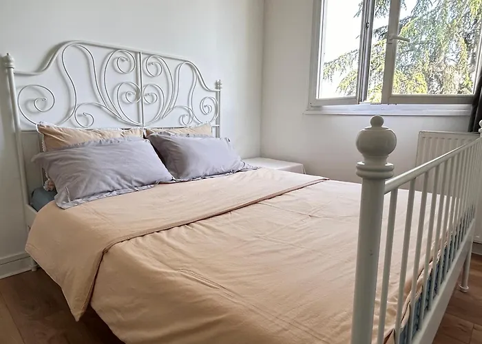 Parishuit Apartment *